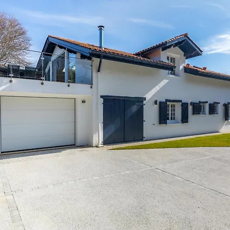 Olaina - Climatisee Avec Piscine Villa