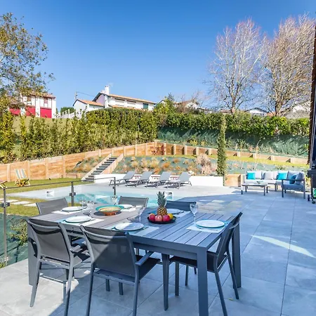 Villa Easy Cles - 5 Bedrooms Heated Pool Ac